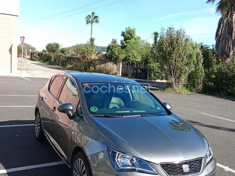 Usado Seat Ibiza Reference 90 CV (66 kW) 2016 Gris / plata Berlina