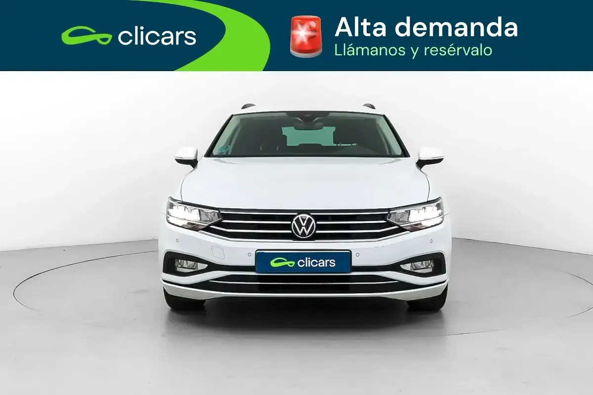 Usado VW Passat Executive 122 CV (89 kW) 2023 Blanco Familiar