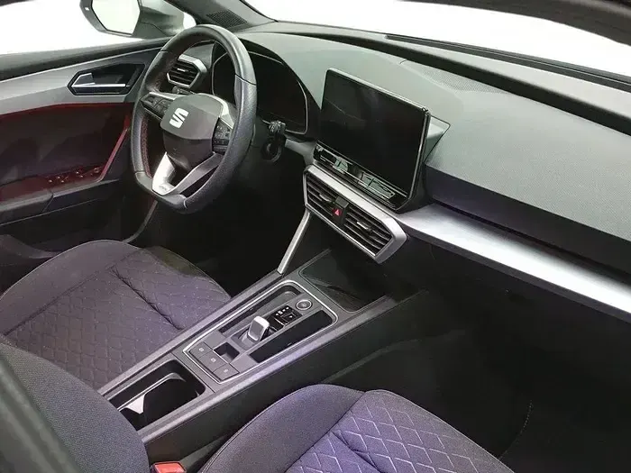 Usado Seat Leon FR 110 CV (80 kW) 2023 Blanco Berlina