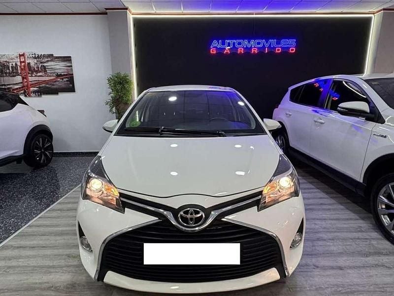 Usado Toyota Yaris Active 99 CV (72 kW) 2016 Blanco Utilitario