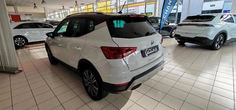 Usado Seat Arona Xperience 116 CV (85 kW) 2025 Blanco nevada  techo negro midnight SUV