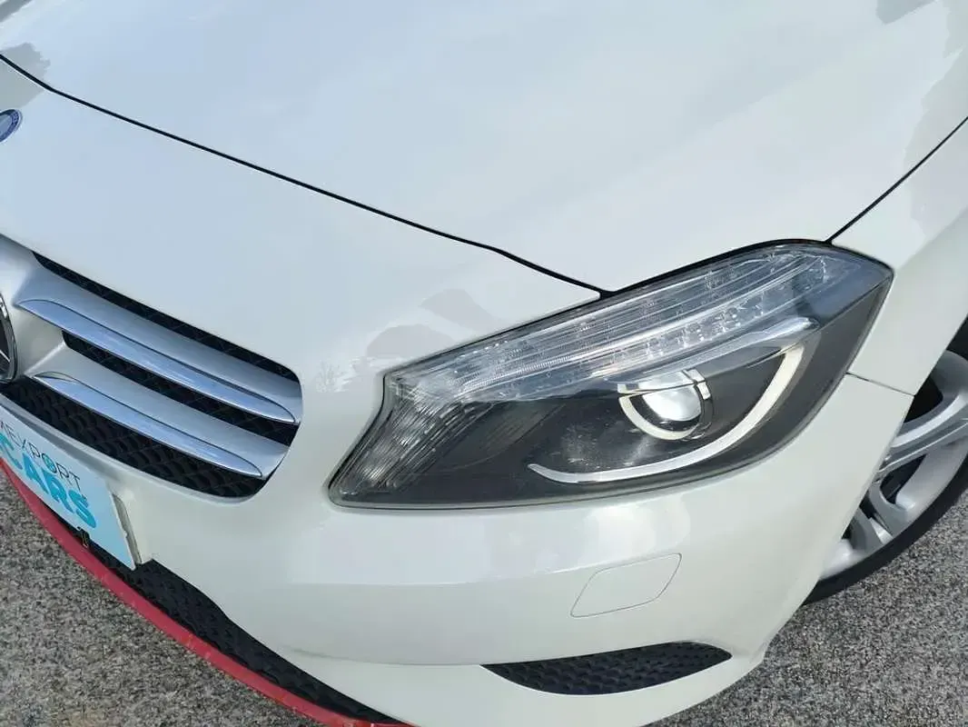 Usado Mercedes A180 Style 109 CV (80 kW) 2014 Blanco Utilitario