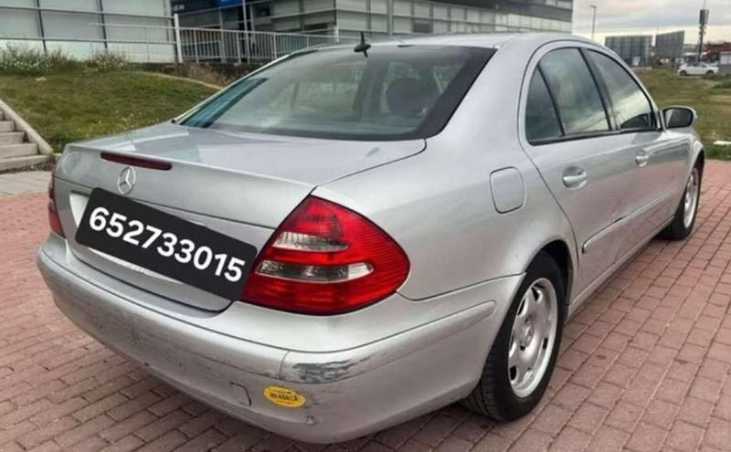 Usado Mercedes E200 122 CV (89 kW) 2005 Gris Berlina