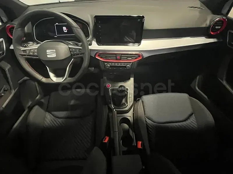 Usado Seat Ibiza FR 116 CV (85 kW) 2025 Blanco Utilitario