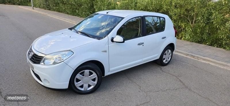 Usado Dacia Sandero 70 CV (51 kW) 2010 Blanco