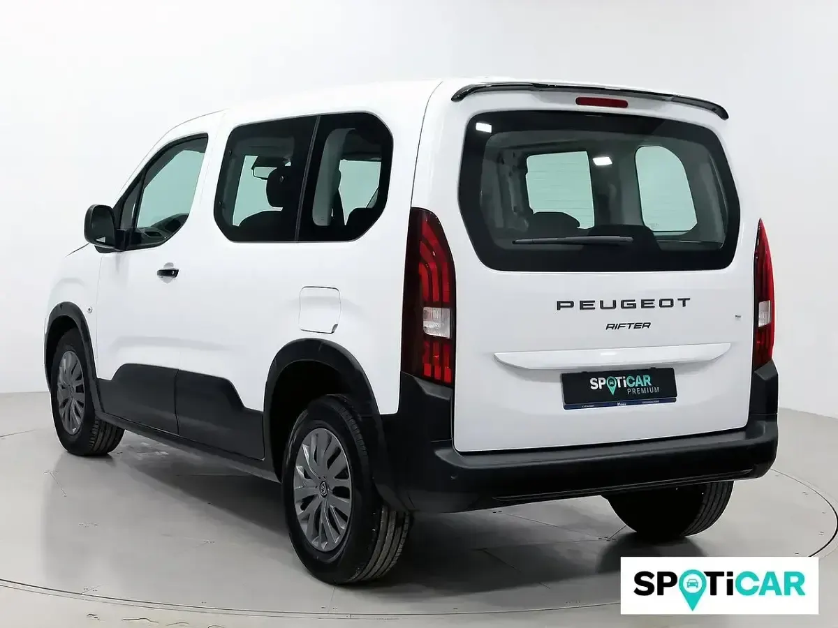 Usado Peugeot Rifter Allure 101 CV (74 kW) 2025 Blanco Monovolumen