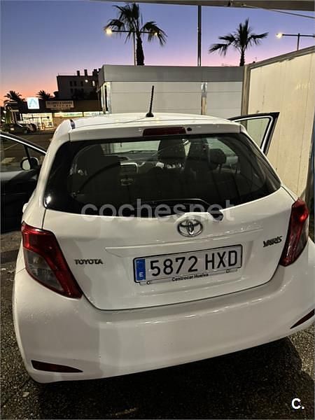 Usado Toyota Yaris Live 69 CV (50 kW) 2014 Blanco Utilitario