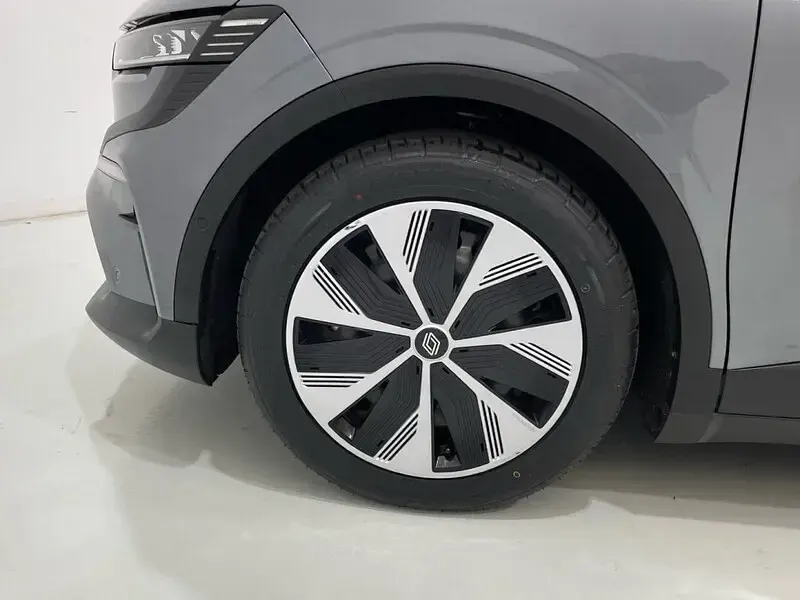 Usado Renault Mégane Evolution 95 kW (130 CV) 2023 Gris Berlina