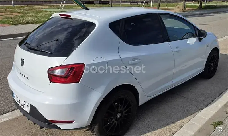Usado Seat Ibiza CONNECT 95 CV (69 kW) 2015 Blanco Berlina