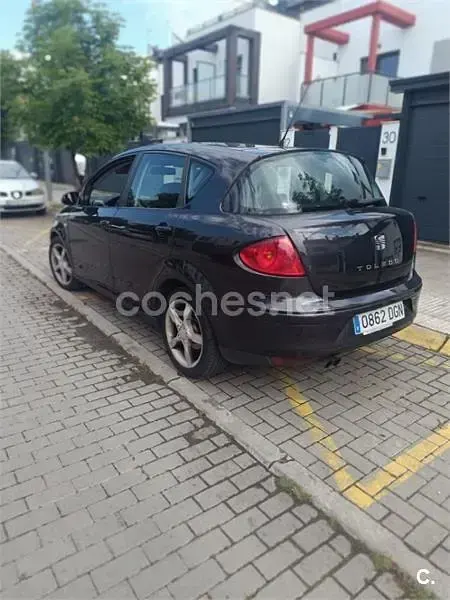 Usado Seat Toledo Sport 140 CV (102 kW) 2005 Negro Utilitario