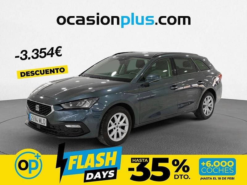 Usado Seat Leon Style 130 CV (95 kW) 2023 Gris Familiar