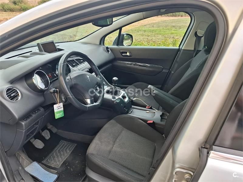 Gris / plata Usado 2009 Peugeot 5008 Monovolumen | 4000 € (Precio justo) - Imagen 1/4