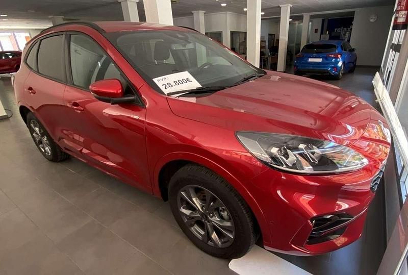 Usado Ford Kuga ST-Line 226 CV (166 kW) 2023 Rojo SUV