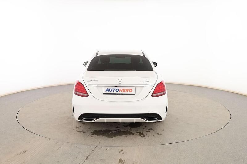 Usado Mercedes C220 AMG line 170 CV (125 kW) 2015 Blanco Berlina