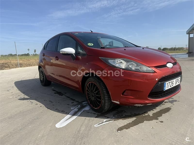 Usado Ford Fiesta Trend 68 CV (50 kW) 2009 Rojo Utilitario