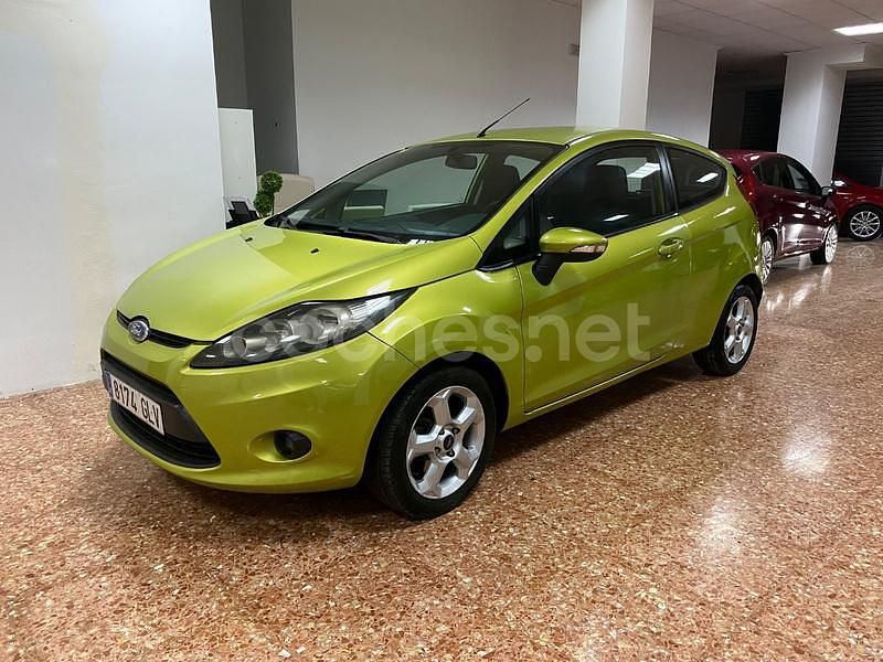Usado Ford Fiesta Trend 68 CV (50 kW) 2009 Verde Berlina