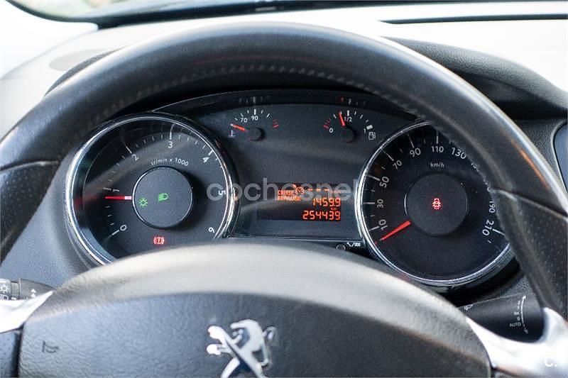 Usado Peugeot 5008 Style 115 HP (84 kW) 2014 Branco Monovolume