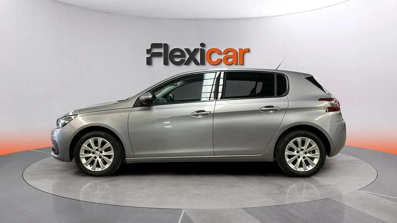 Usado Peugeot 308 Style 100 CV (73 kW) 2018 Gris Berlina