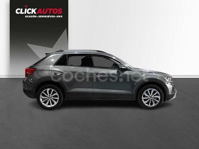 Usado VW T-Roc Life 110 CV (80 kW) 2022 Gris / plata SUV