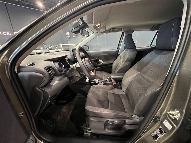 Usado Toyota Yaris Hybrid 116 CV (85 kW) 2023 Gris SUV