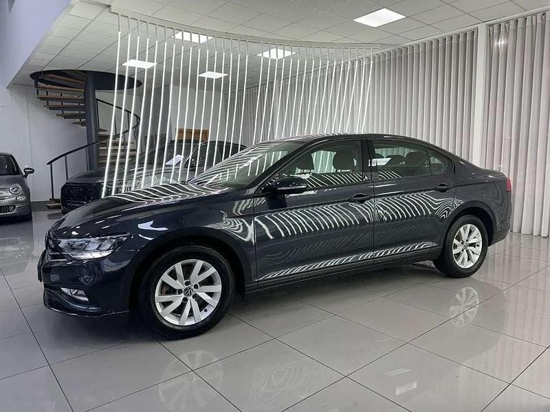 Usado VW Passat Business 150 CV (110 kW) 2021 Gris Berlina