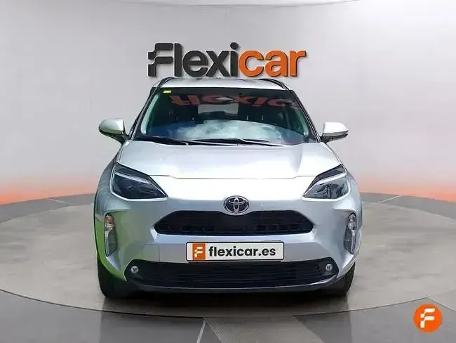 Käytetty Toyota Yaris Hybrid Active 116 HP (85 kW) 2025 Harmaa