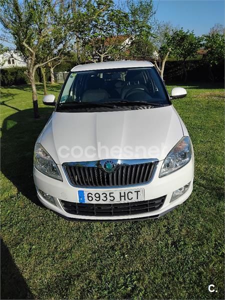 Blanco Usado 2011 Skoda Fabia Berlina | 6200 € (Precio justo) - Imagen 1/4
