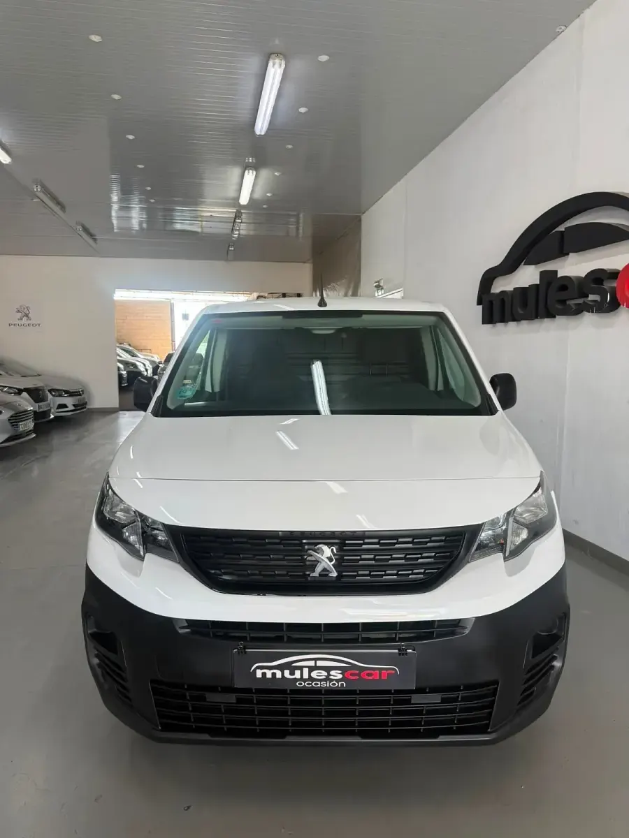 Usado Peugeot Partner 100 CV (73 kW) 2021 Blanco Monovolumen