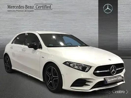Usado Mercedes A180 AMG line 116 CV (85 kW) 2021 Blanco Berlina