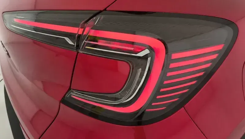 Usado Renault Captur Techno 100 CV (73 kW) 2025 Rojo SUV