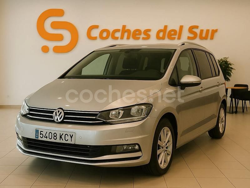 Usado VW Touran Advance 115 CV (84 kW) 2017 Gris / plata Monovolumen