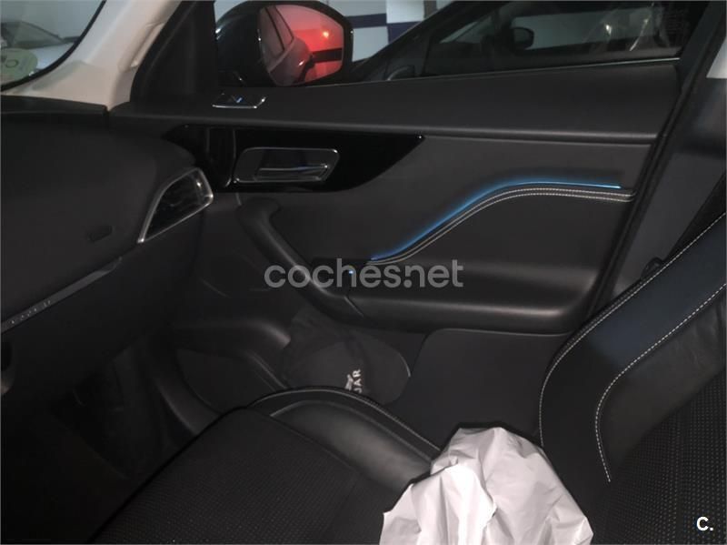 Usado Jaguar F-Pace R-Sport 180 CV (132 kW) 2016 Gris / plata SUV