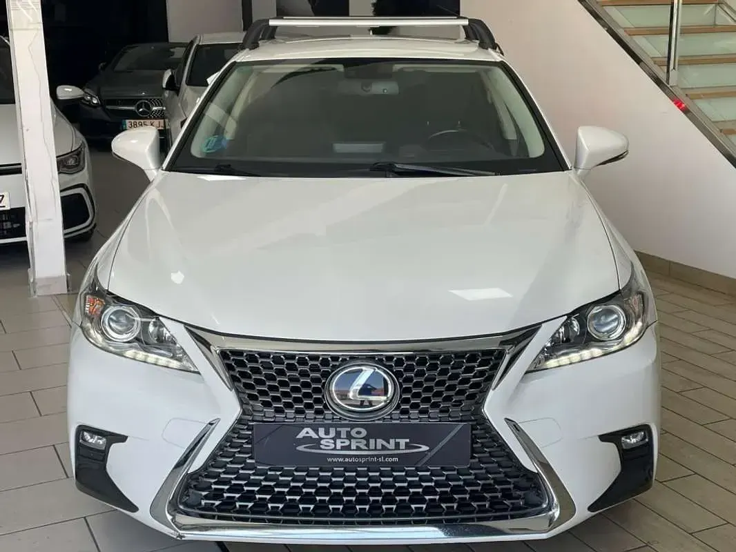 Usado Lexus CT200h Business Edition 136 CV (100 kW) 2020 Blanco Utilitario