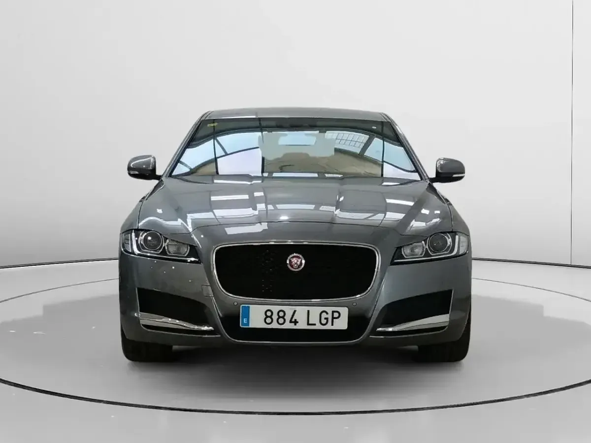 Usado Jaguar XF Pure 163 CV (119 kW) 2020 Gris Berlina