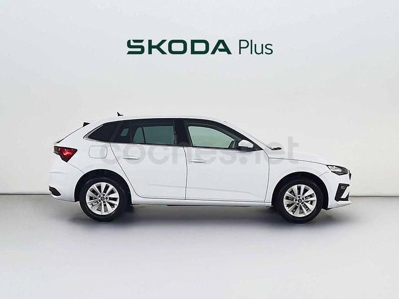 Usado Skoda Scala Selection 116 CV (85 kW) 2025 Blanco Utilitario