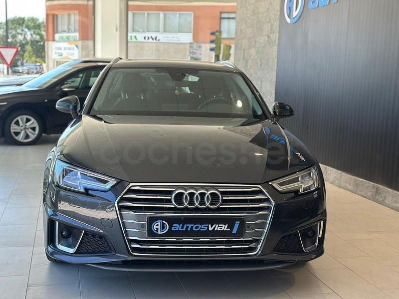Usado Audi A4 S-Line 150 CV (110 kW) 2018 Gris / plata Familiar
