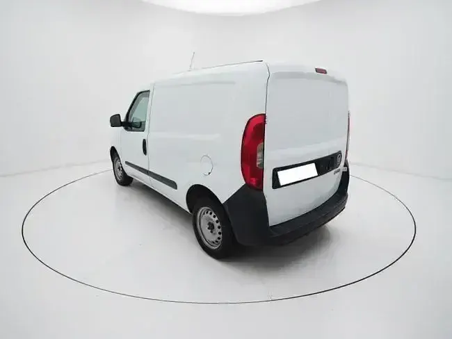 Usado Fiat Doblò 95 CV (69 kW) 2019 Blanco Monovolumen