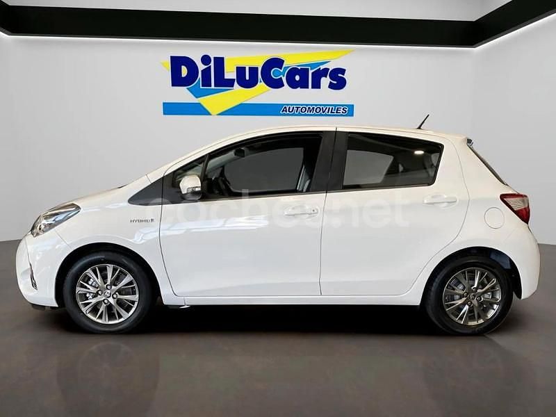Usado Toyota Yaris Hybrid Active 100 CV (73 kW) 2019 Blanco Berlina