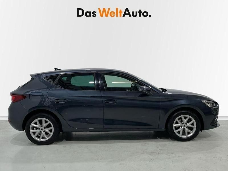 Usado Seat Leon Style 130 CV (95 kW) 2021 Gris Berlina