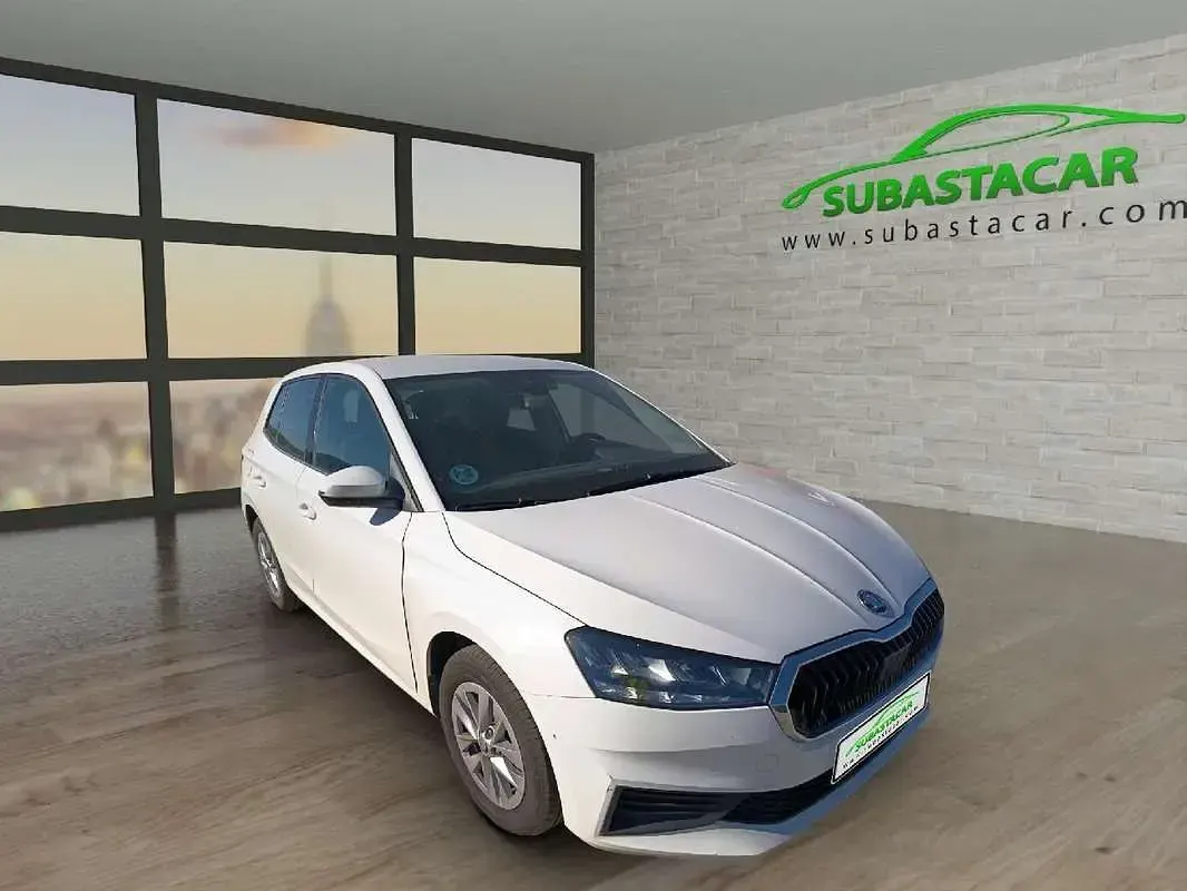 Usado Skoda Fabia 80 CV (58 kW) 2022 Blanco Utilitario