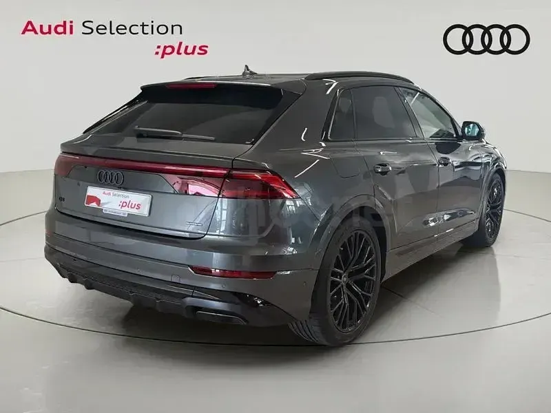 Usado Audi Q8 Sport 490 CV (360 kW) 2026 Gris / plata SUV