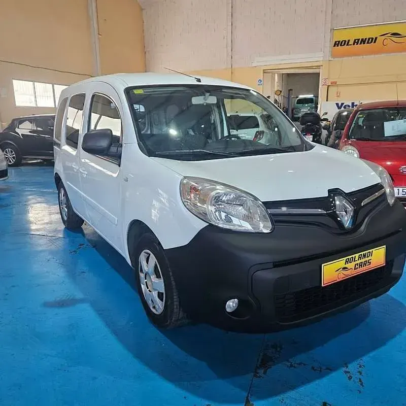 Usado Renault Kangoo Expression 86 CV (63 kW) 2011 Blanco Monovolumen