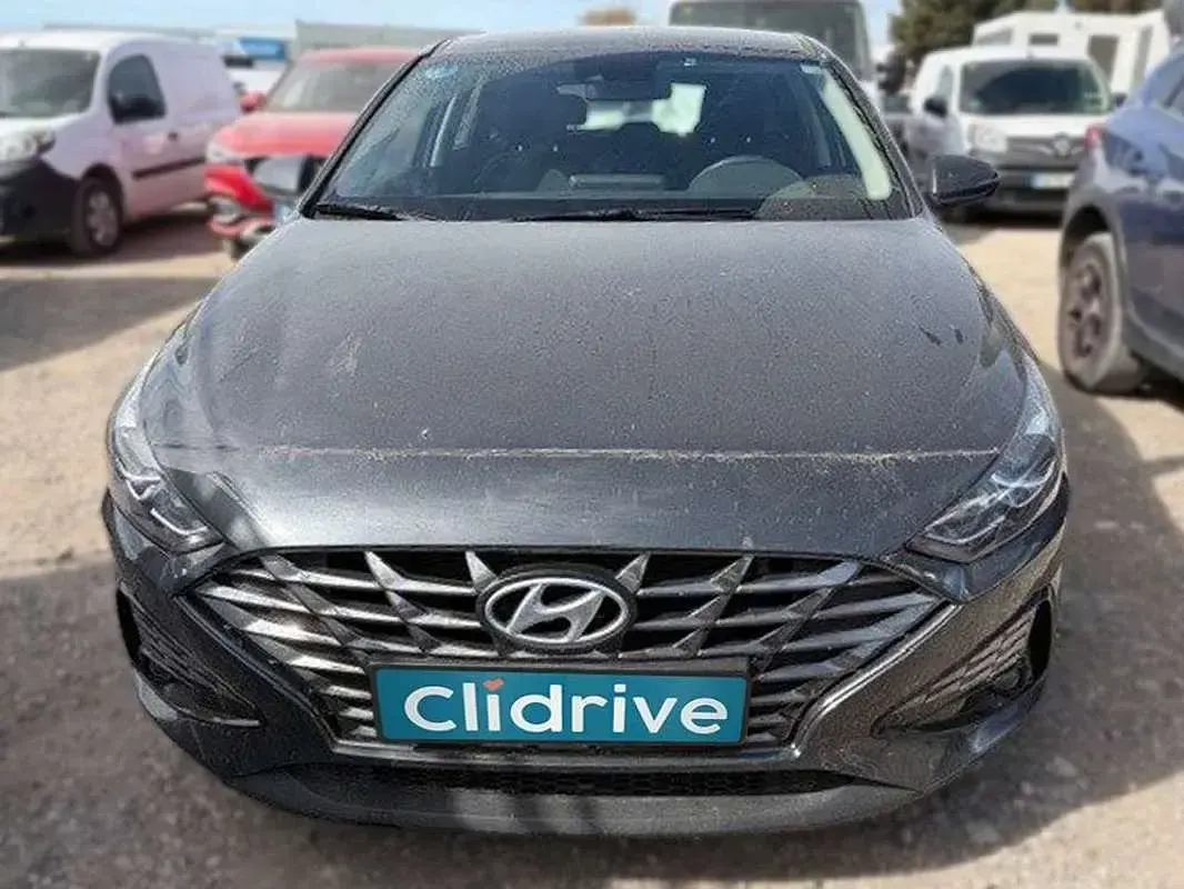 Usado Hyundai i30 120 CV (88 kW) 2024 Gris Utilitario