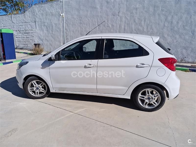 Usado Ford Ka Plus Ultimate 85 CV (62 kW) 2016 Blanco Utilitario