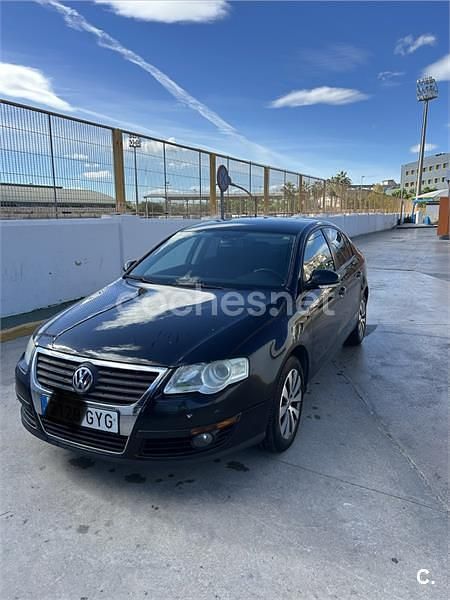 Negro Usado 2010 VW Passat Edition Berlina | 7200 € (Precio justo) - Imagen 1/4