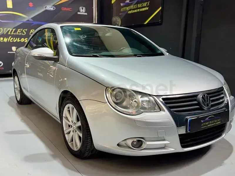 Usado VW Eos Sport 140 CV (102 kW) 2010 Gris / plata Descapotable