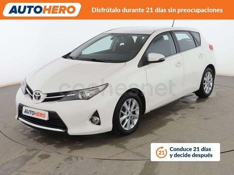 Usado Toyota Auris Active 125 CV (91 kW) 2015 Blanco Berlina