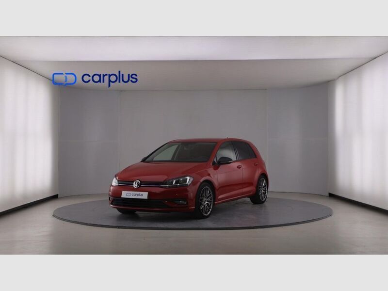 Rojo intenso (metalizado) Usado 2020 VW Golf VIII Life Utilitario | 18.490 € (Un poco caro) - Imagen 1/4