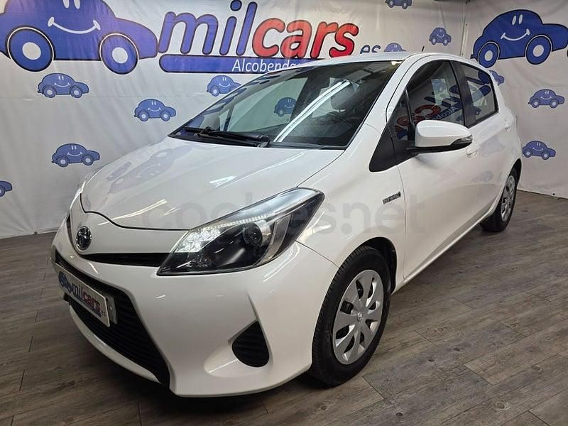 Usado Toyota Yaris Hybrid Advance 100 CV (73 kW) 2013 Blanco Berlina