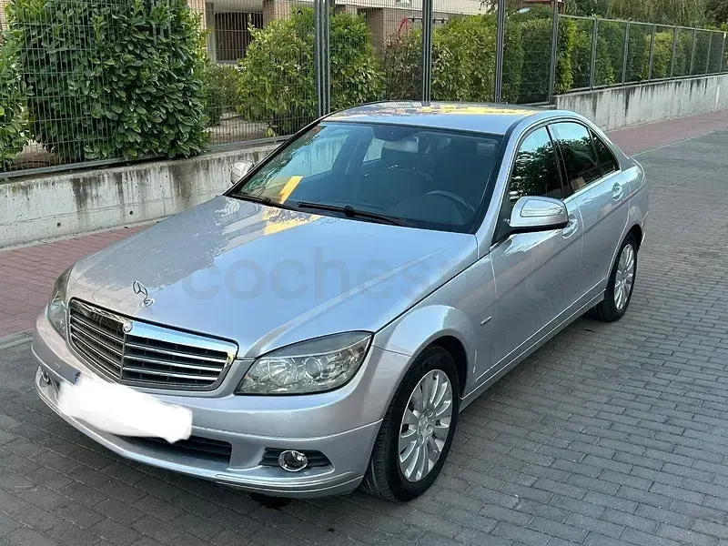 Usado Mercedes C220 Avantgarde 170 CV (125 kW) 2009 Gris / plata Berlina